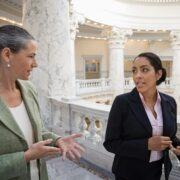 Politische Sprüche zum Nachdenken Zitate für kritische Geister und gesellschaftlichen Diskurs