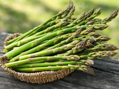 Muss man grünen Spargel schälen Die besten Tipps für die perfekte Zubereitung