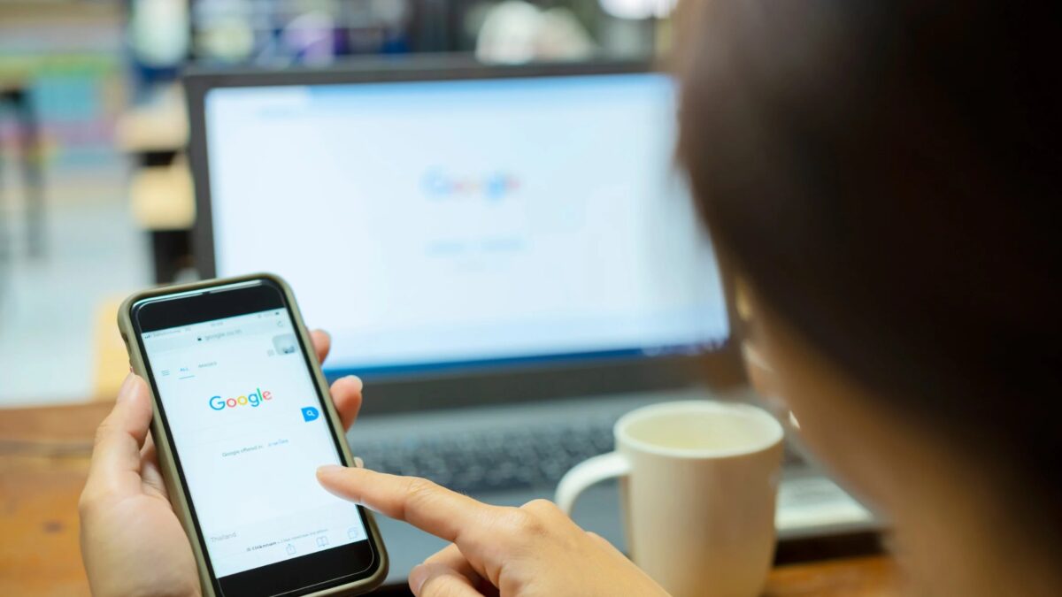 Wie alt ist Google Die 25 Jahre alte Erfolgsgeschichte der Suchmaschine 