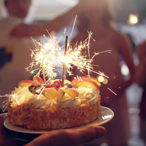 Nachträglich Alles Gute zum Geburtstag per WhatsApp Die besten Sprüche und Tipps 